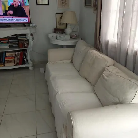 Smal Loft Near The Panagia Mesosporitissa